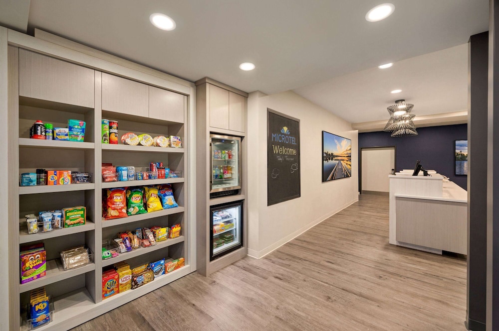 Microtel Inn and Suites by Wyndham Aurora 21/49