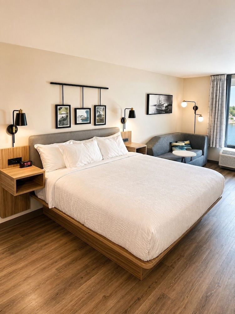 Upgrade, Suite, King Bed