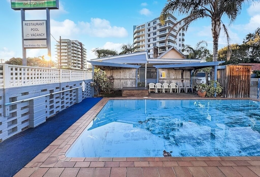 Golden Sands Motor Inn 4/45