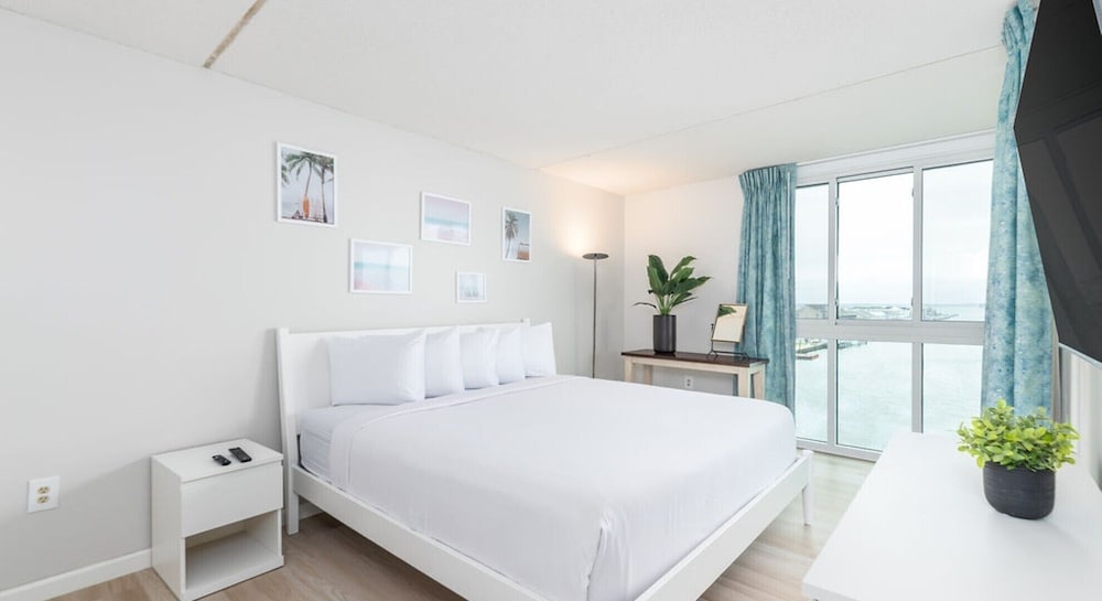 2 Bedrooms, Condo, Premium, King Bed, 2 Queen Beds, Bay View, Sofa, Balcony