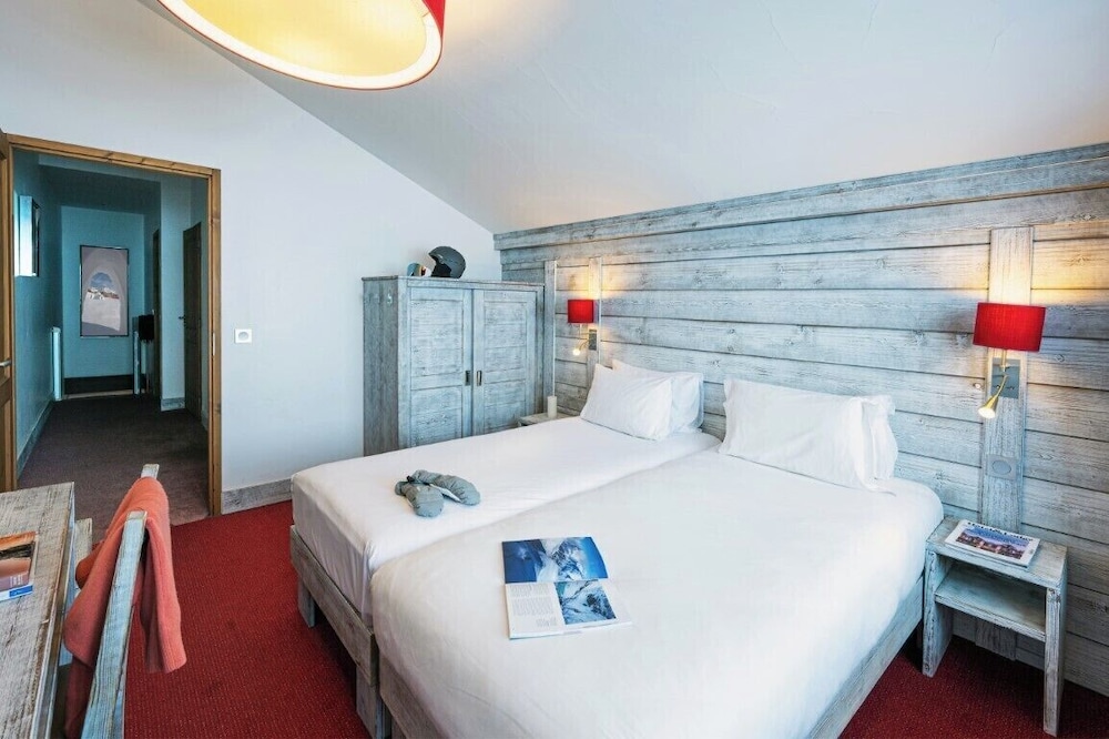 Aiguille Percee Hotel Restaurant 18/74