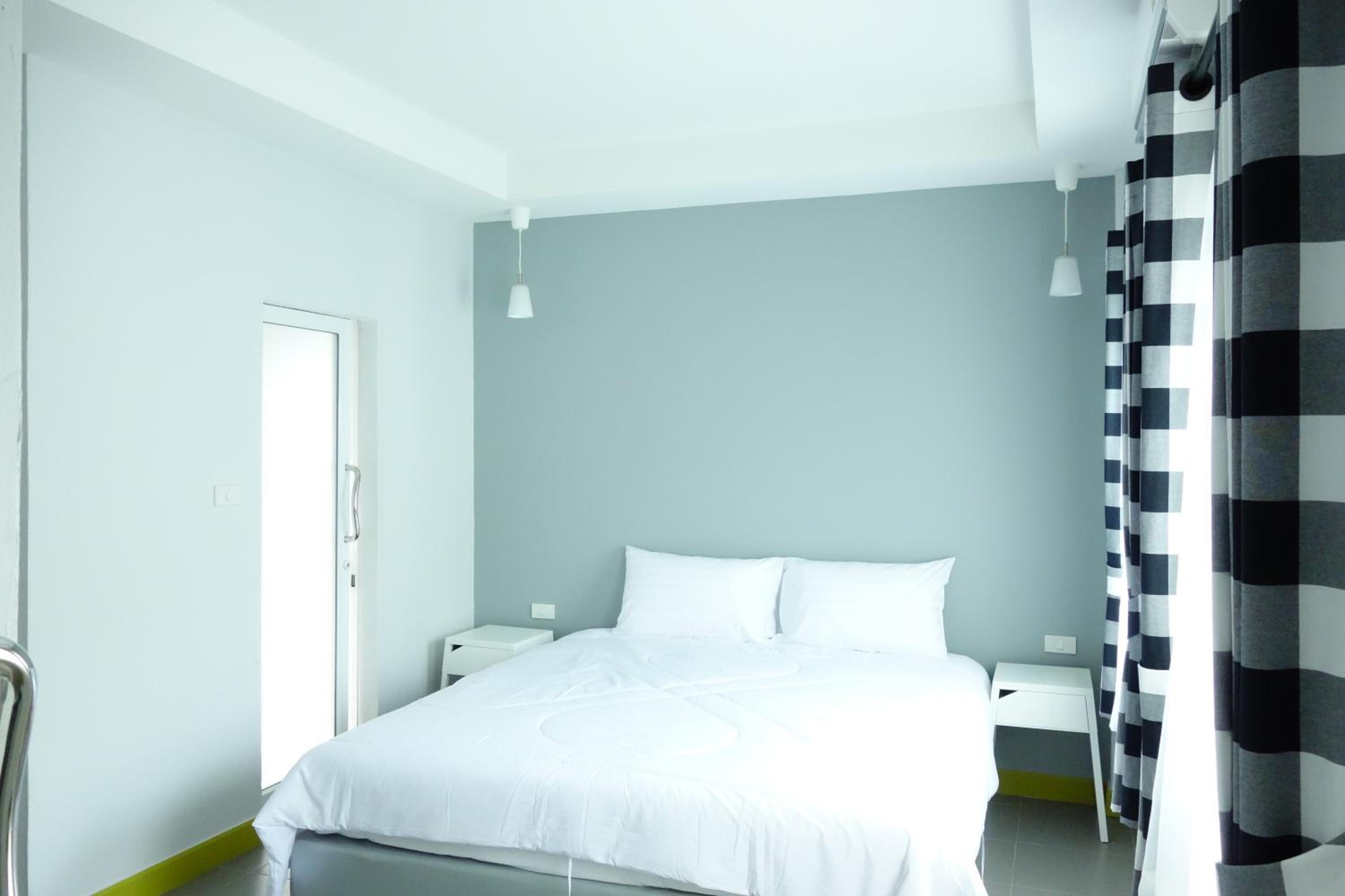 1 BEDROOM, SUITE