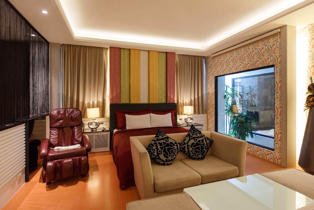 Leedon Motel 33/48