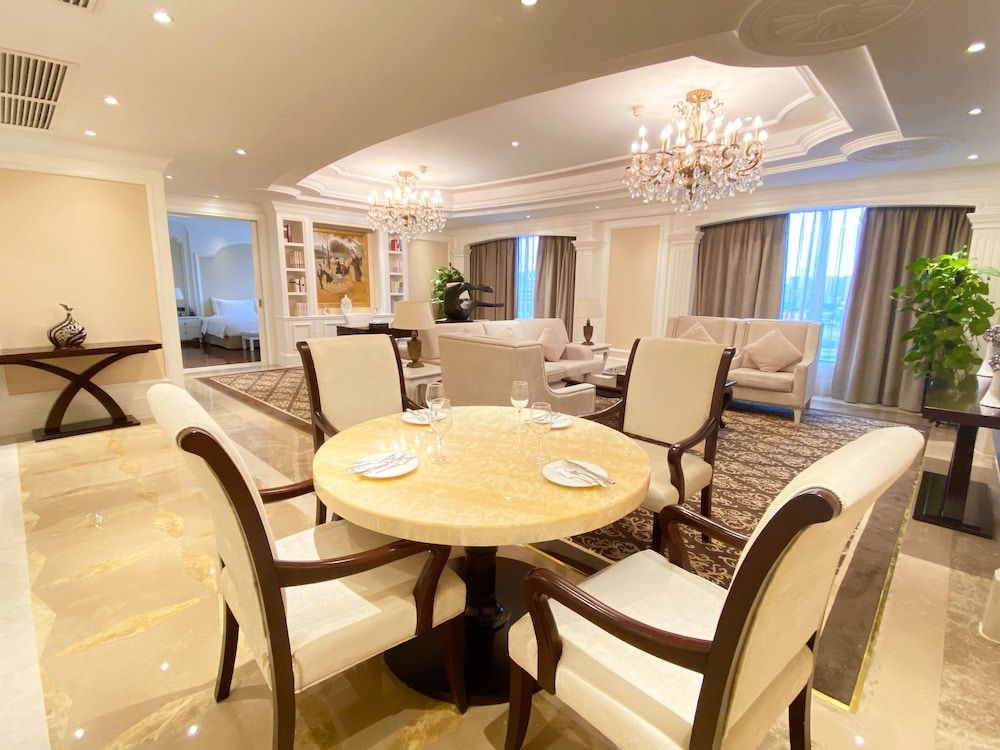 Holiday Inn FOSHAN NANHAI CENTRAL 63/81