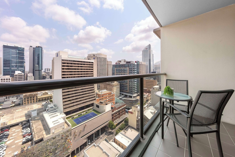 Oaks Brisbane on Charlotte Suites 39/43