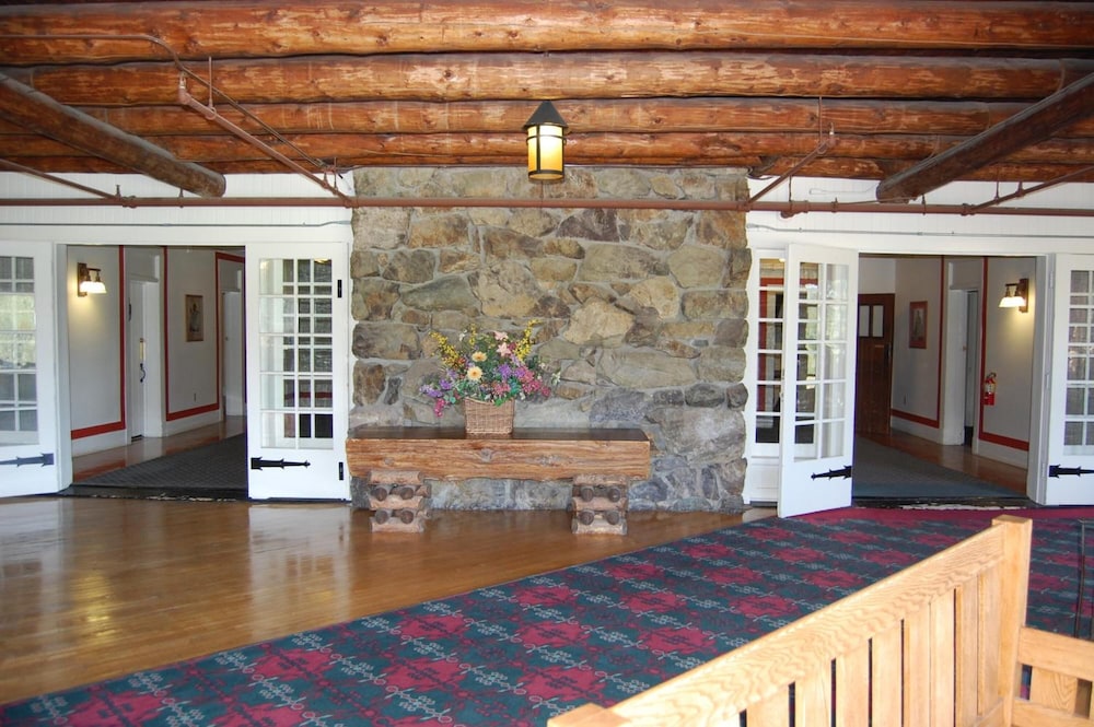 Glacier Park Lodge 8/46
