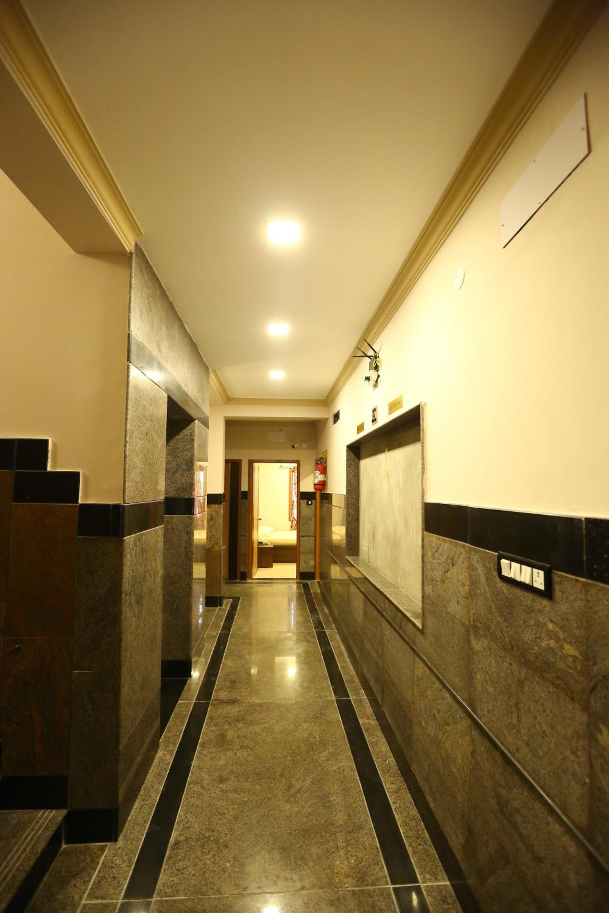 Hotel D'inn 12/27