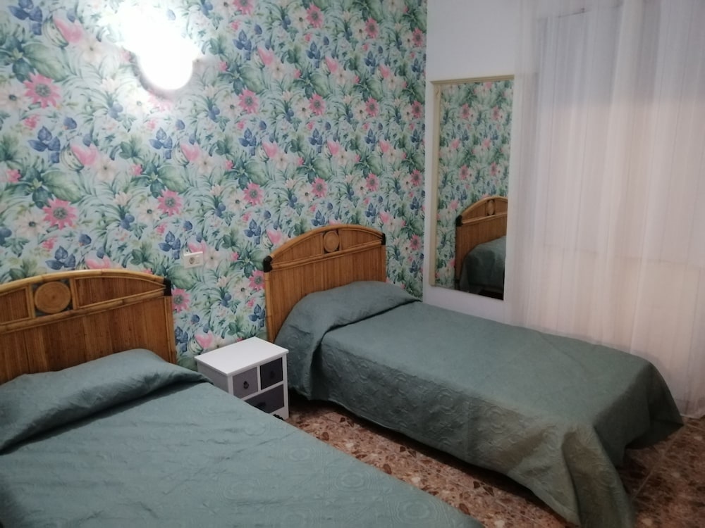 Hostal Alcaravaneras 11/43