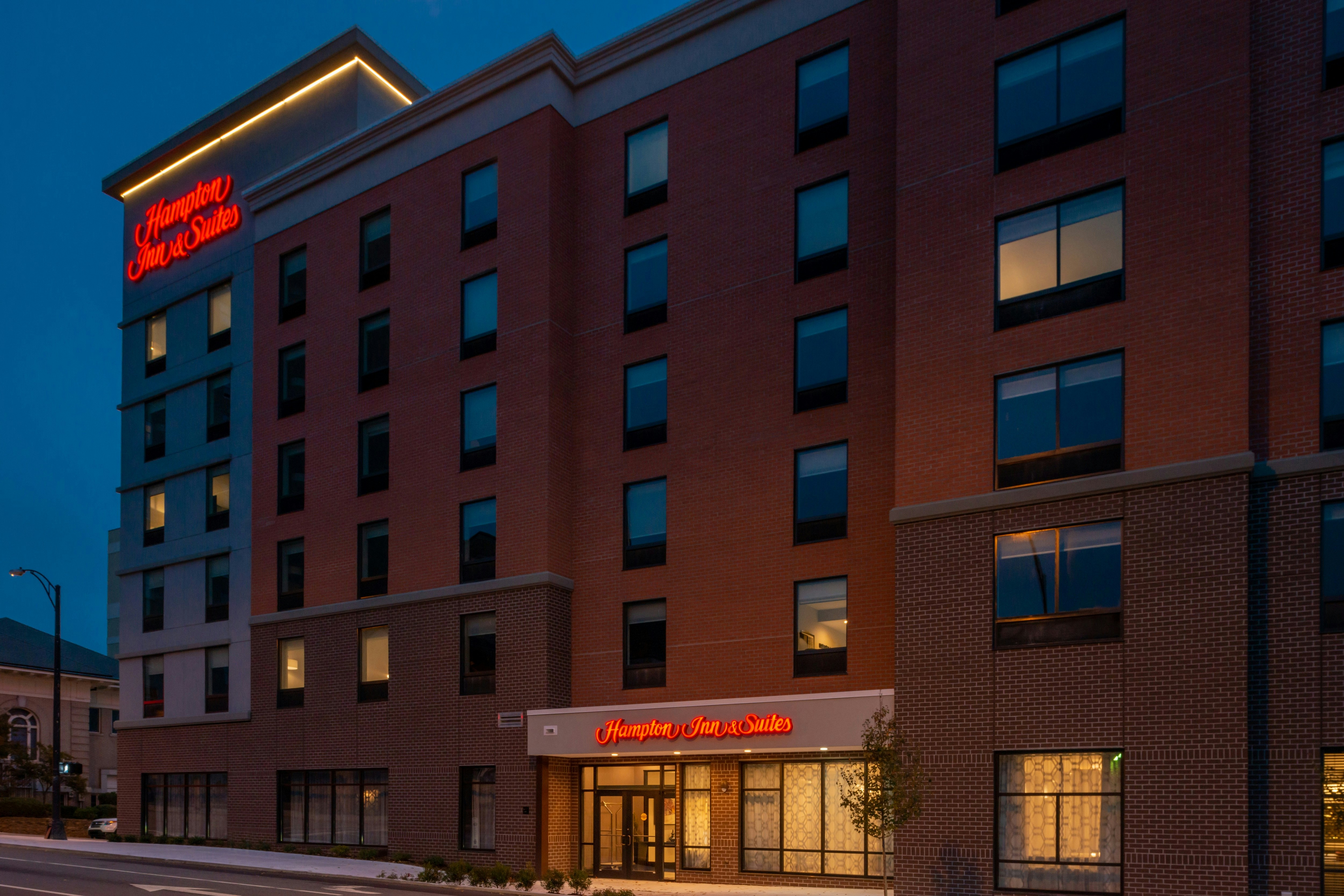 Hampton Inn And Suites Winston Salem Downtown 4/53
