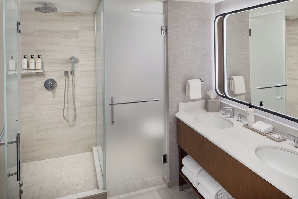 Grand Hyatt DFW 58/64