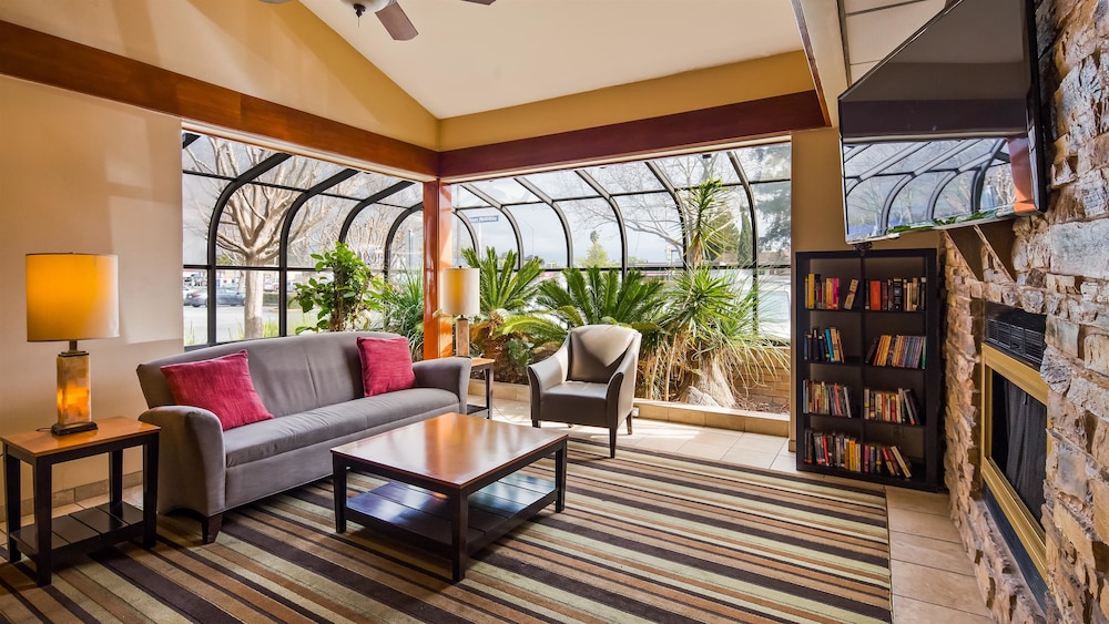 Best Western Plus Forest Park Inn 37/53