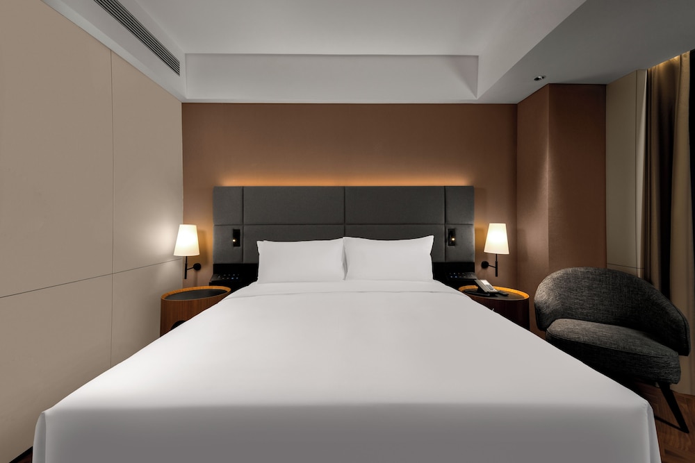 Basic, King Bed