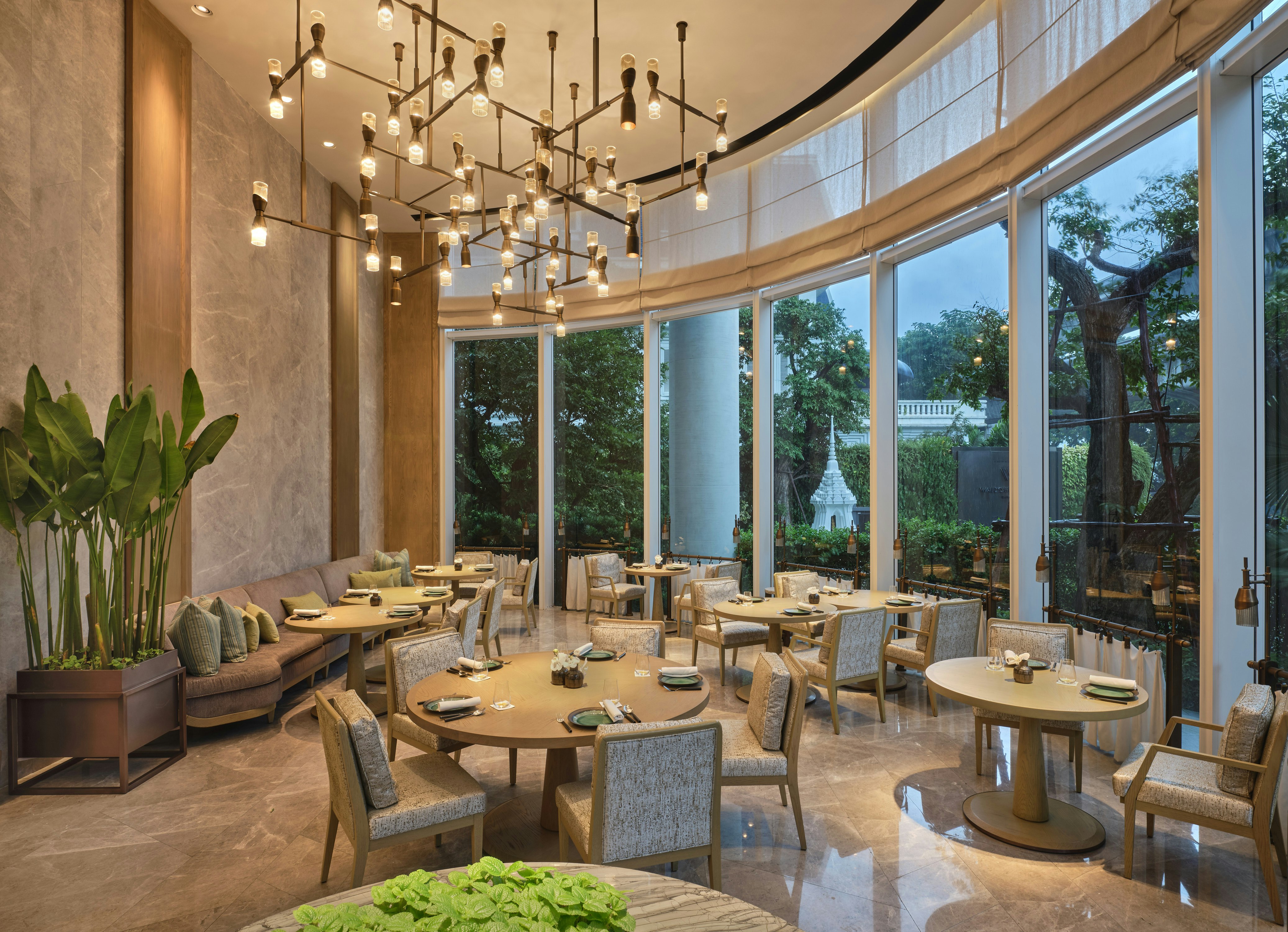 Waldorf Astoria Bangkok 53/73