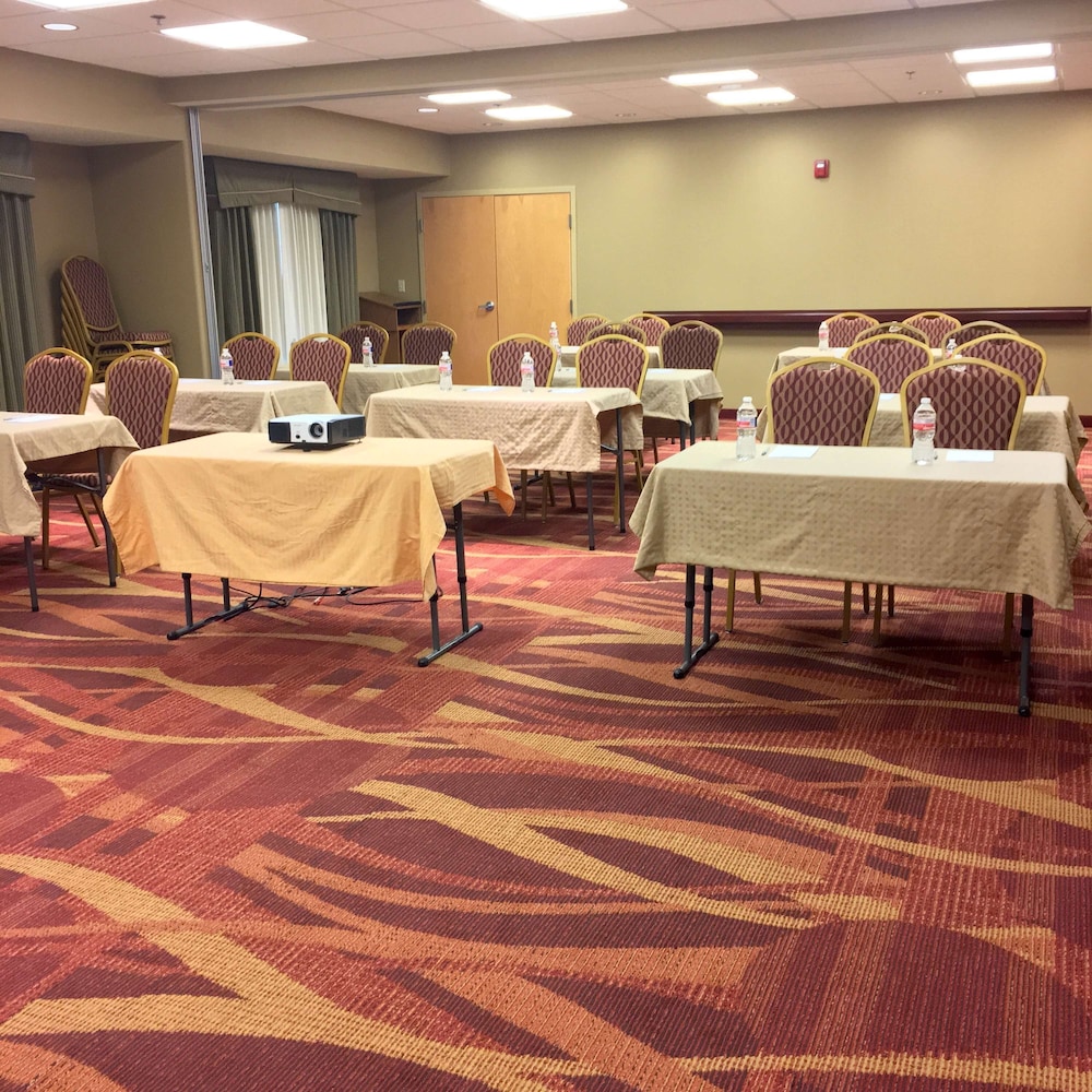 Hampton Inn Hays North of I 70 33/37