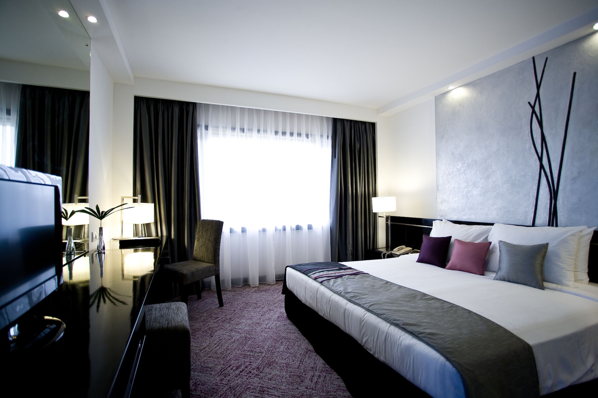 Cilantro, Suite, King Bed, Lounge Access