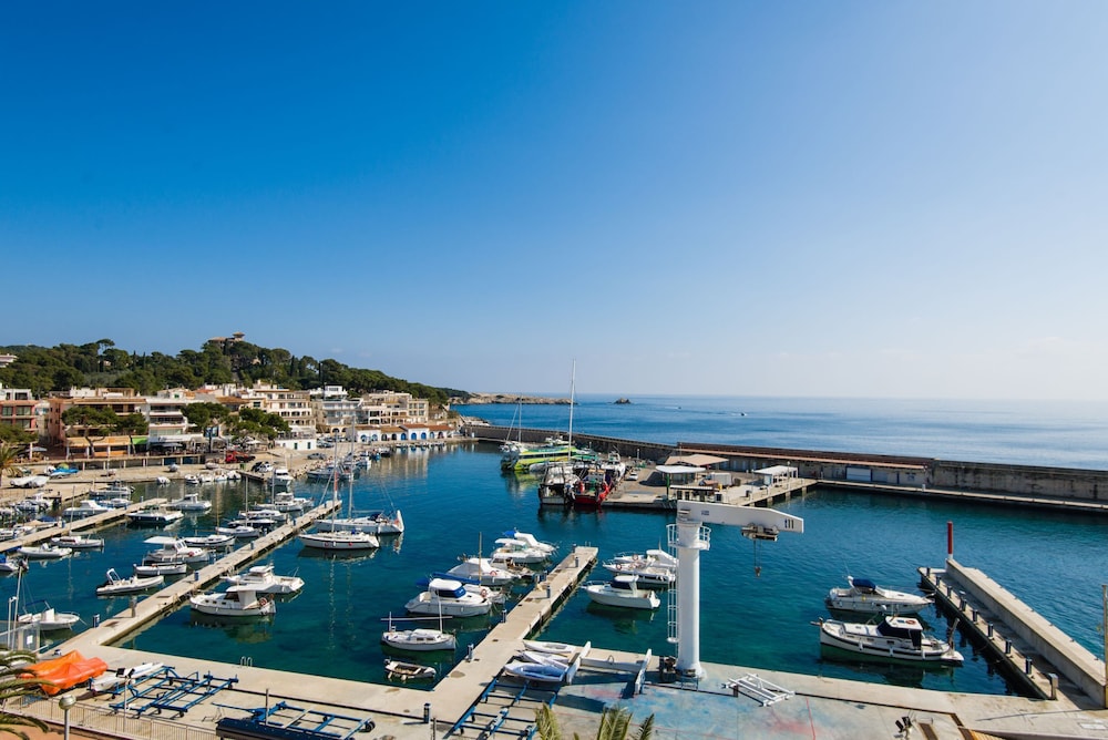 Hostal Port Corona 36/43