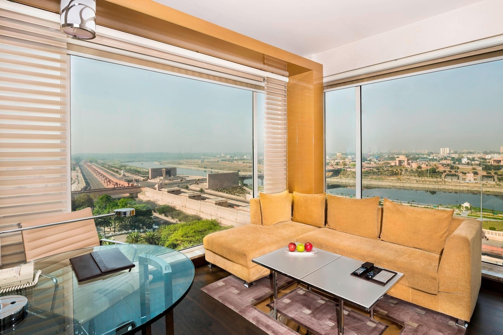 Renaissance Lucknow Hotel 42/65