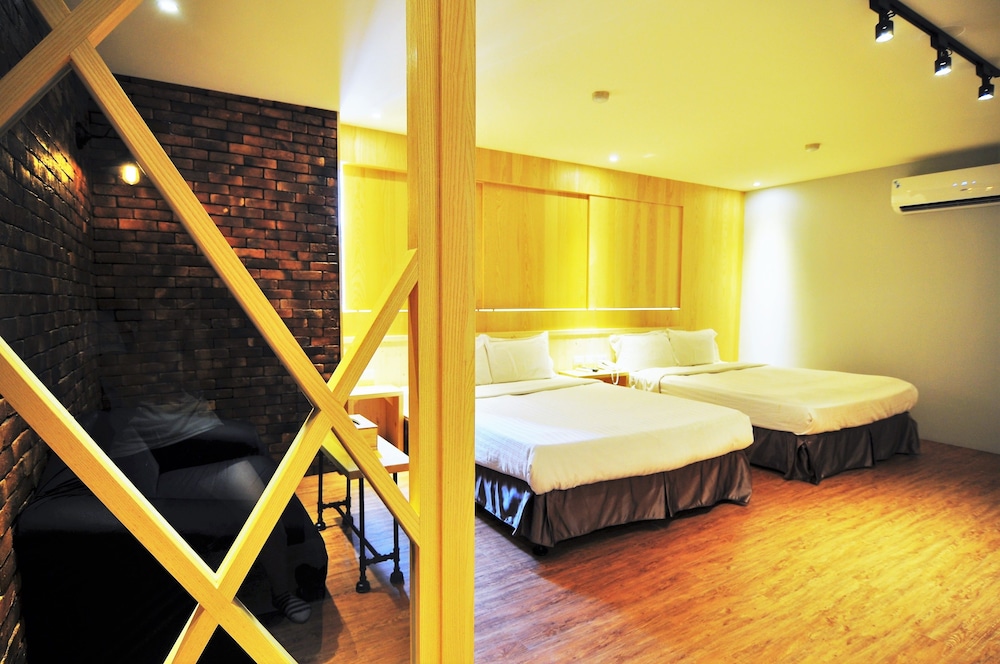 Martin Wales Hotel Kenting 30/69
