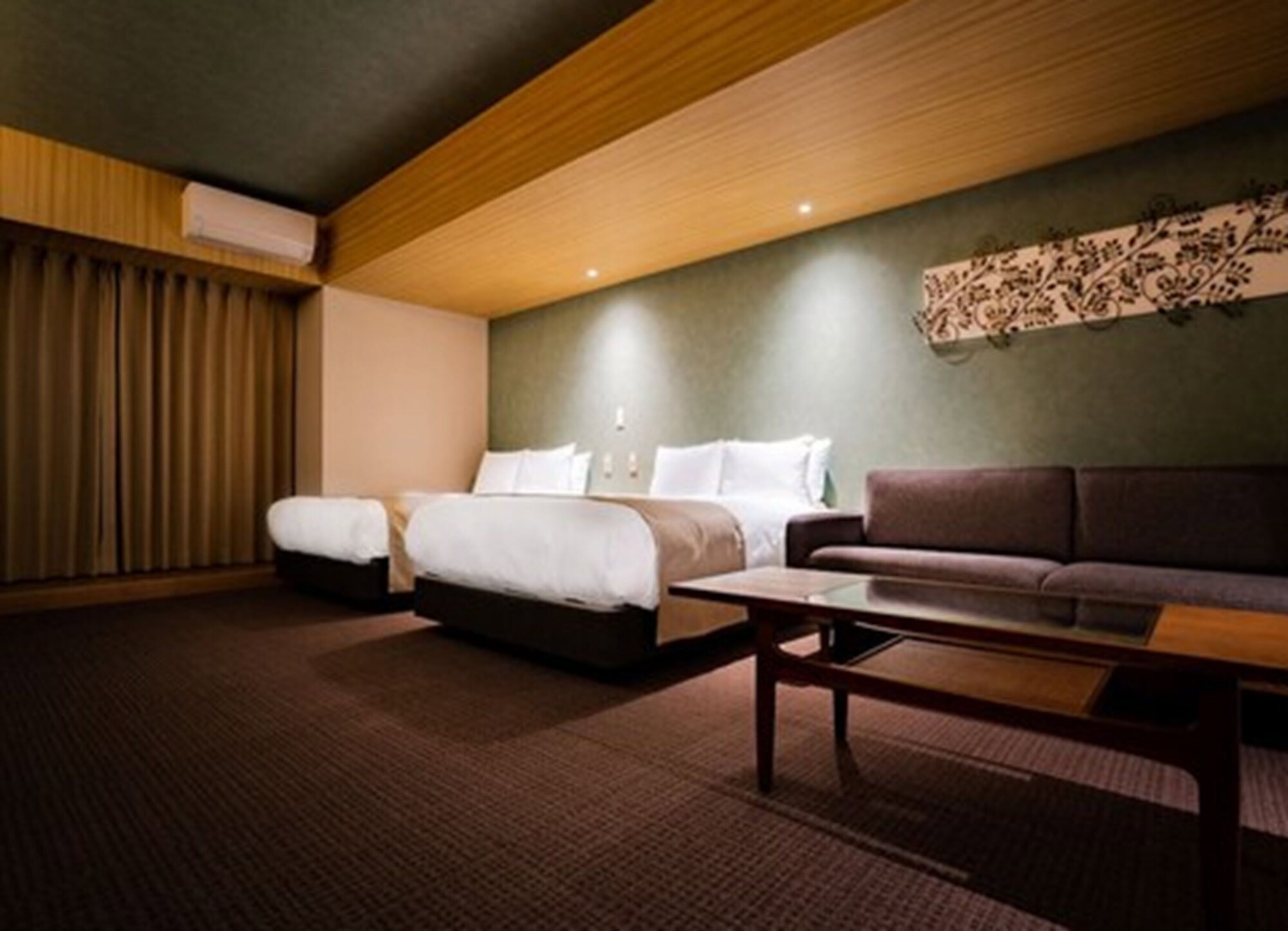 Suite, 4 Double Beds, Murphy Bed, 2 Sofa