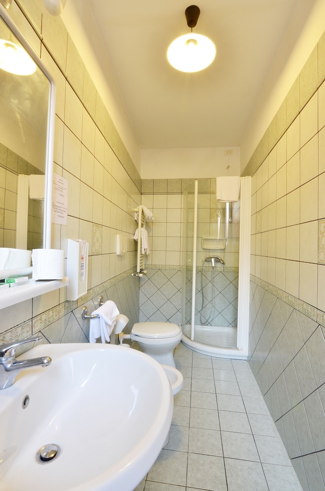 غرفة رباعية، Tirreno Hotel 5/5