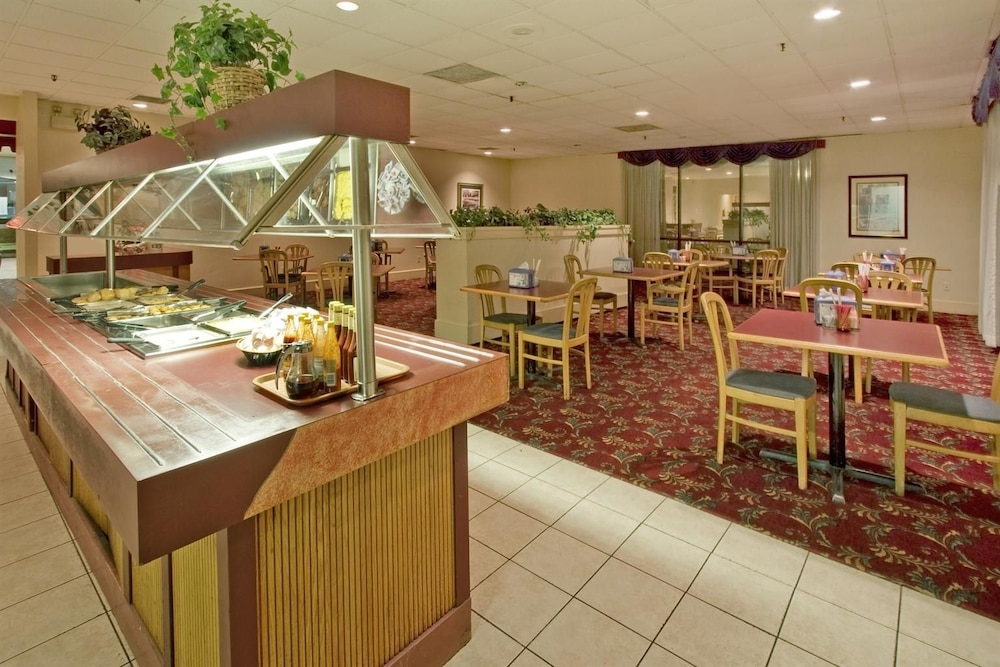Americas Best Value Inn Forest 20/24