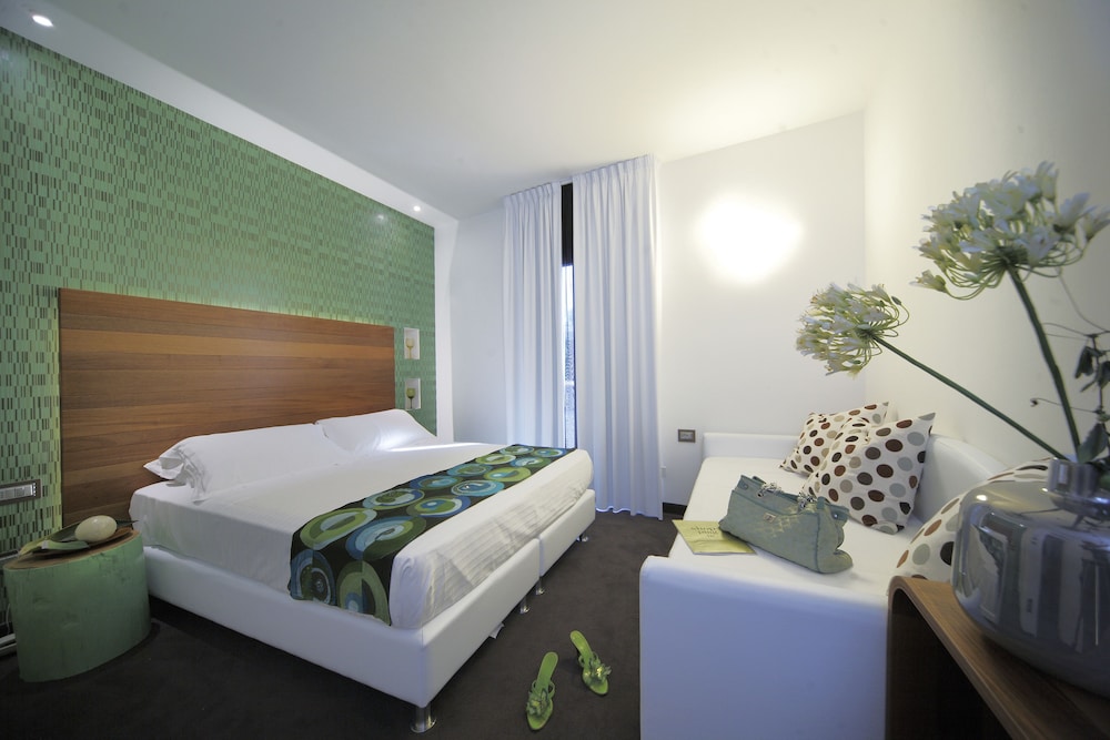 Q Hotel 5/50
