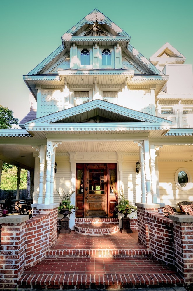 The Victoria B & B 2/71