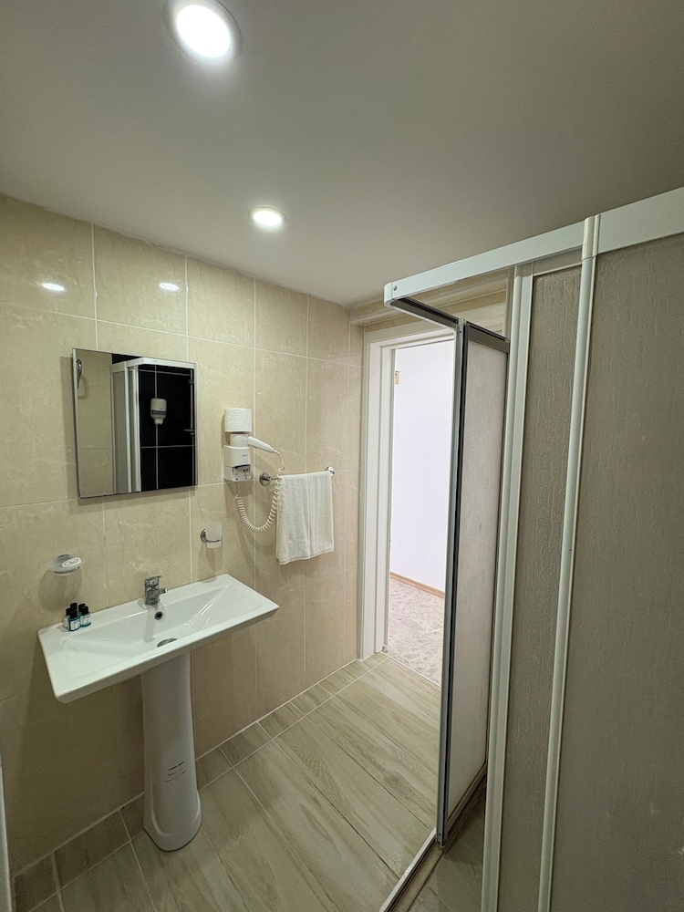 ADA BEACH HOTEL 49/50