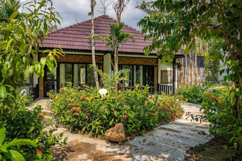 Koh Rong Hill Beach Resort 1/63