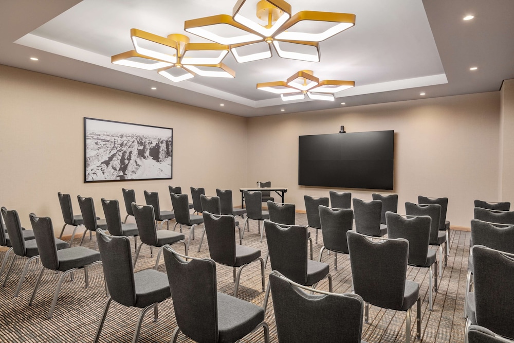 فندق راديسون بلو مركز الرياض للمؤتمرات والمعارض(Radisson Blu Hotel Riyadh Convention & Exhibition Center) 39/50