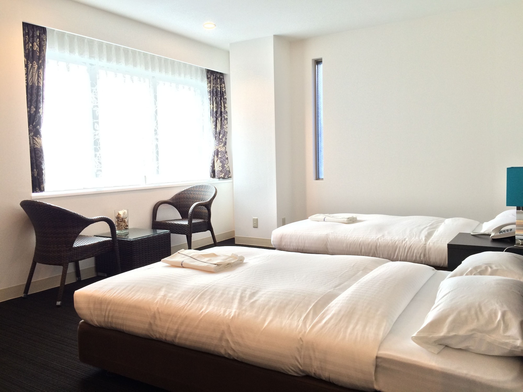 DELUXE, TWIN BEDS, CITY VIEW