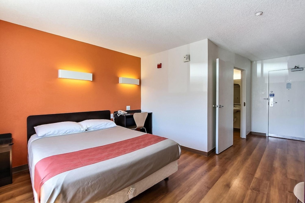 Motel6 Gilroy, CA 37/56