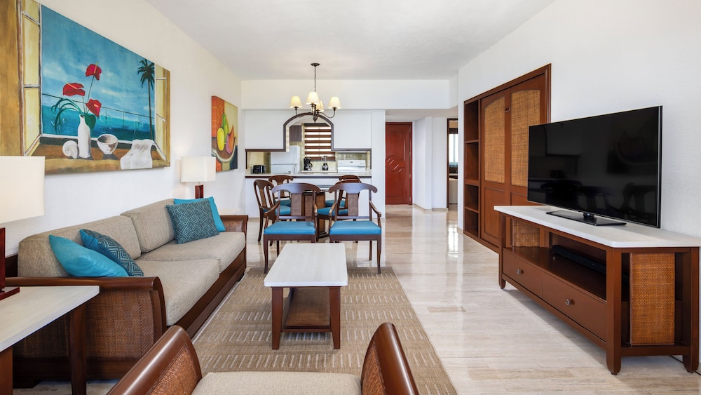 The Royal Cancun All Suites Resort 40/50
