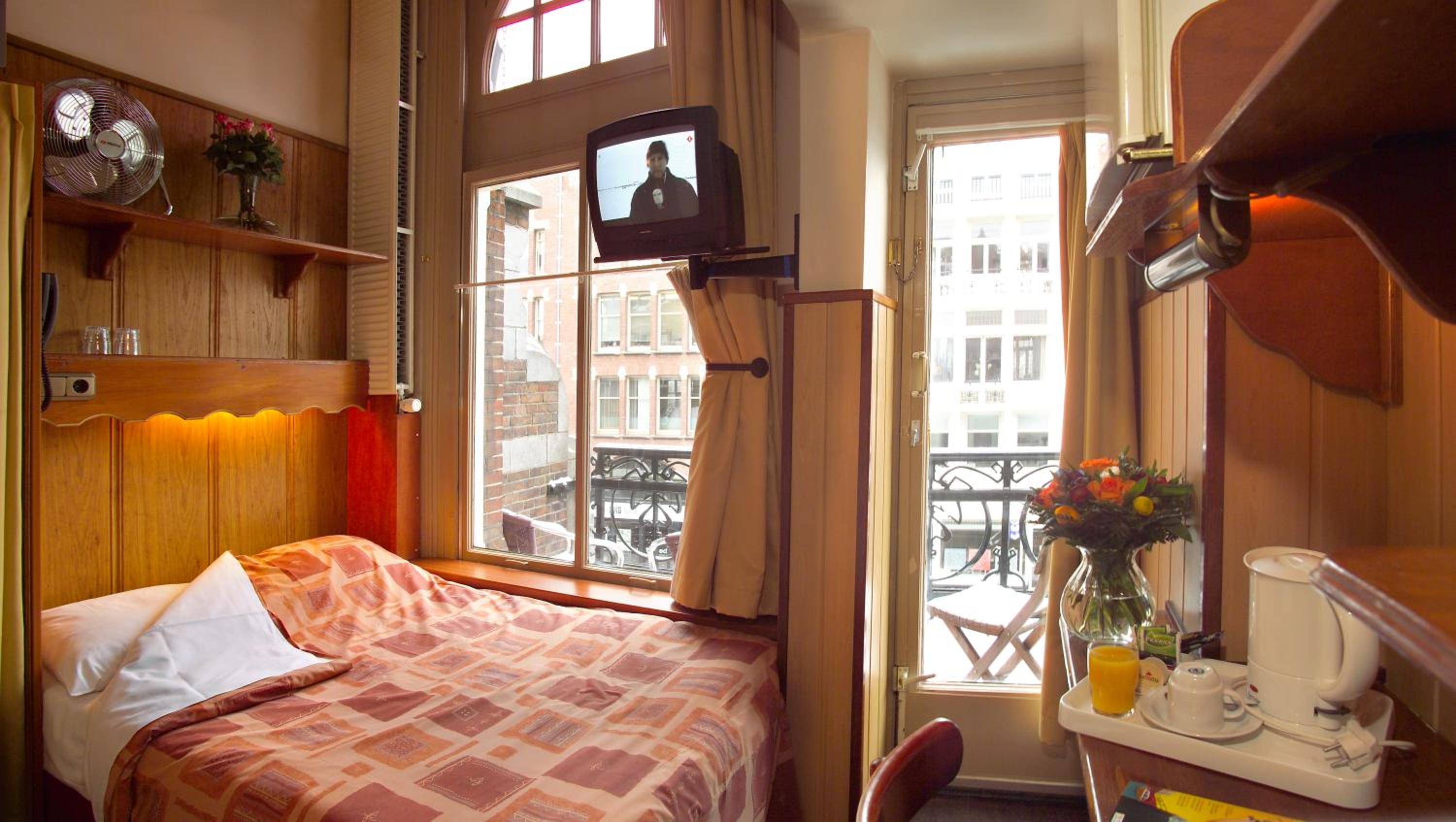 Room at Nadia Hotel, AMSTERDAM