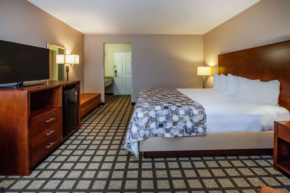 Baymont By Wyndham Mackinaw City 15/34