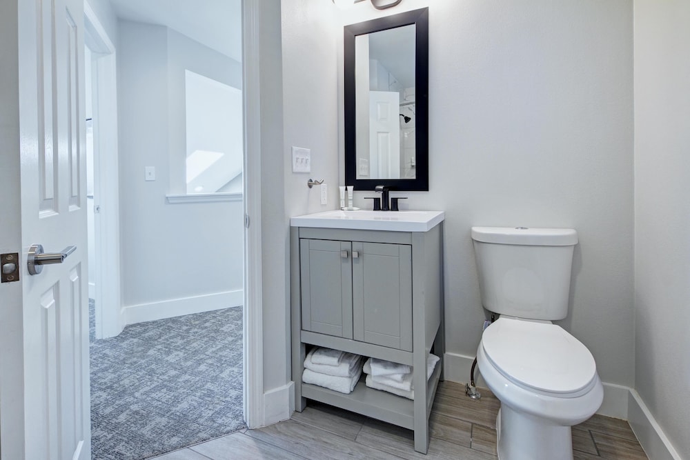 Condo, Tree Top, Premium, Queen Bed, Sofa, Accessible