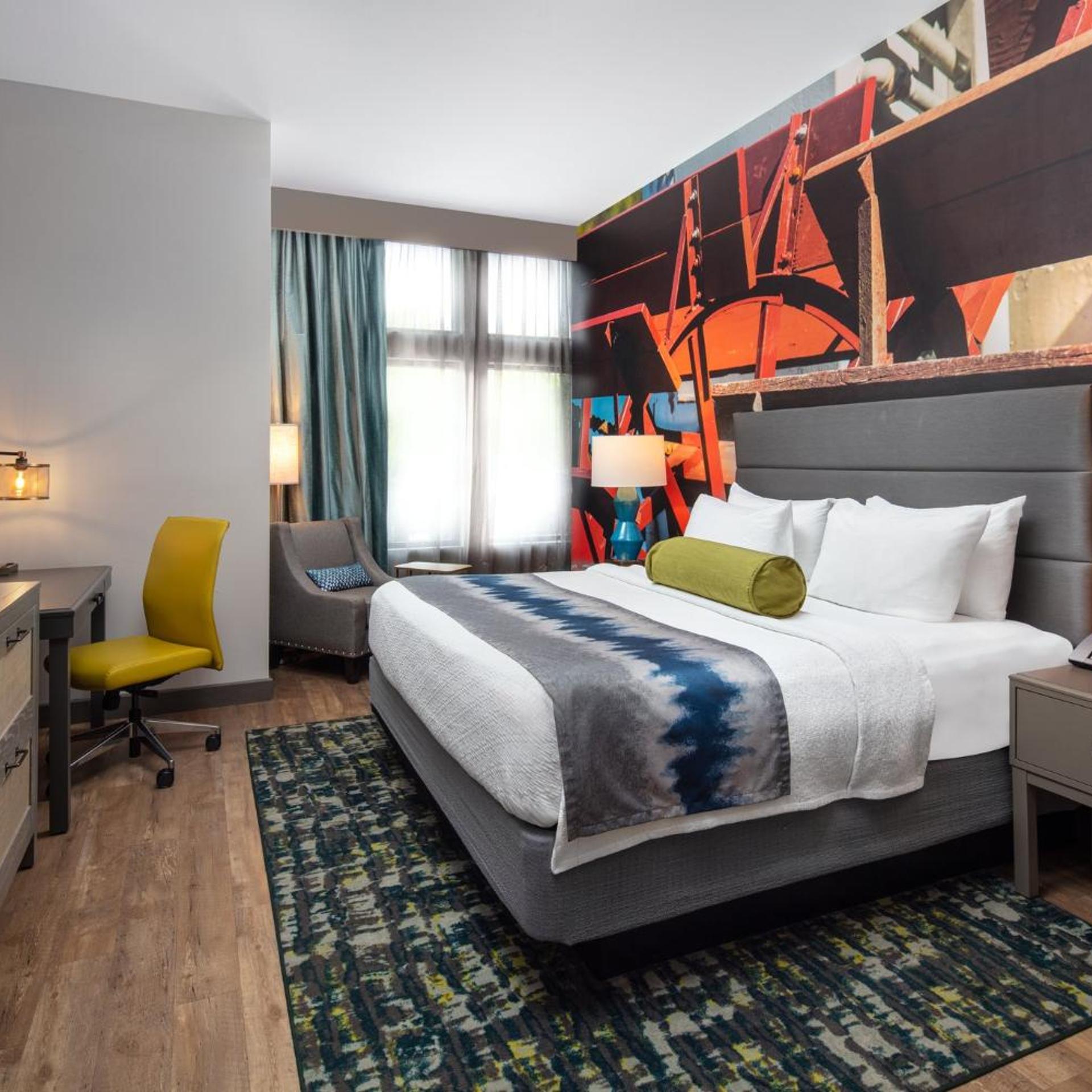 Adjoining, Standard, King Bed