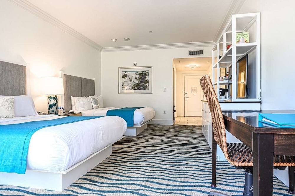ROOM, 2 QUEEN BEDS, GARDEN AND POOL VIEW, ACCESSIBLE