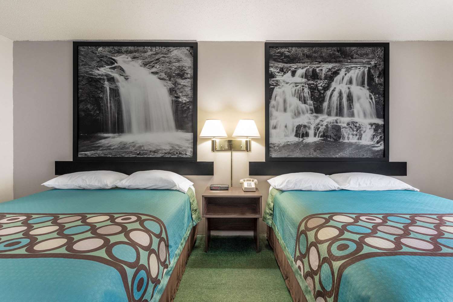 Super 8 by Wyndham Reedsburg 18/36