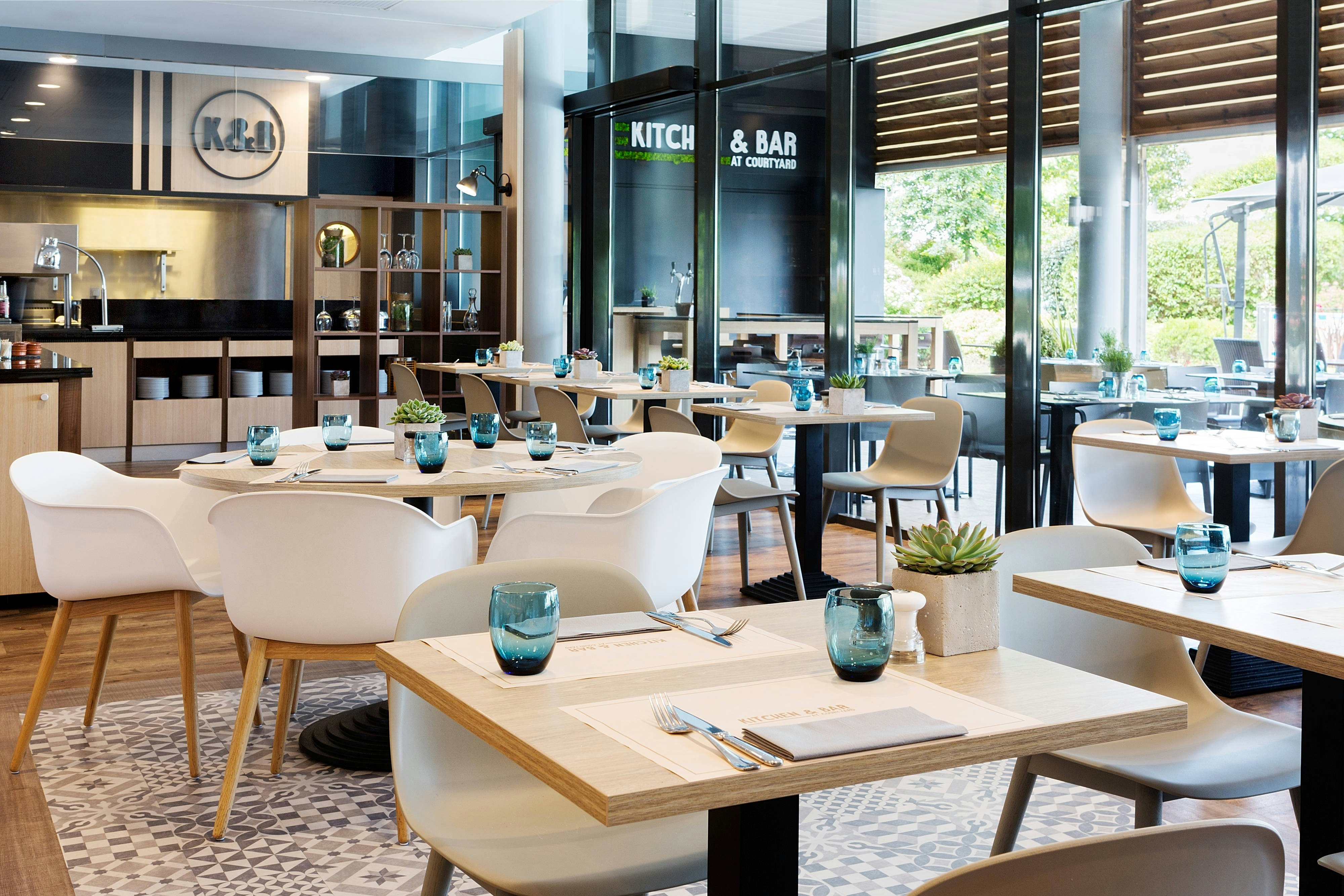 COURTYARD BY MARRIOTT TOULOUSE AIRPORT 24/37