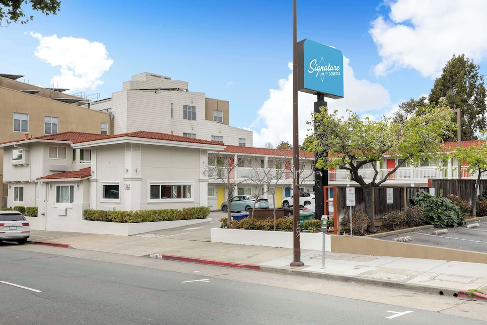 Signature Inn Berkeley 4/50