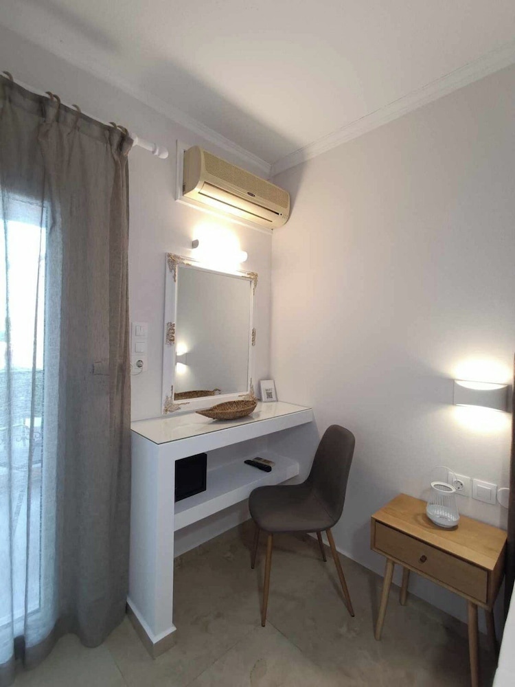 Roussas Studios and Apartments 19/41