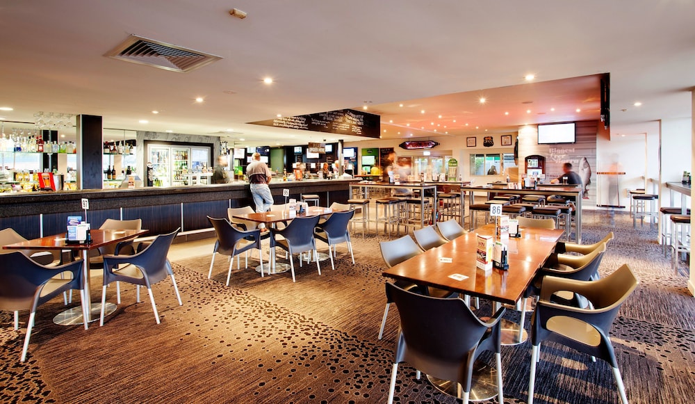 Vale Hotel 28/42