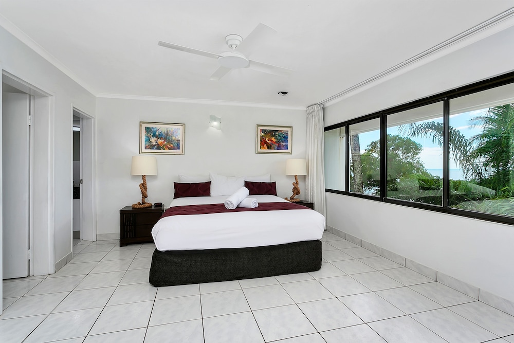Roydon Beachfront Holiday Apartments 8/50