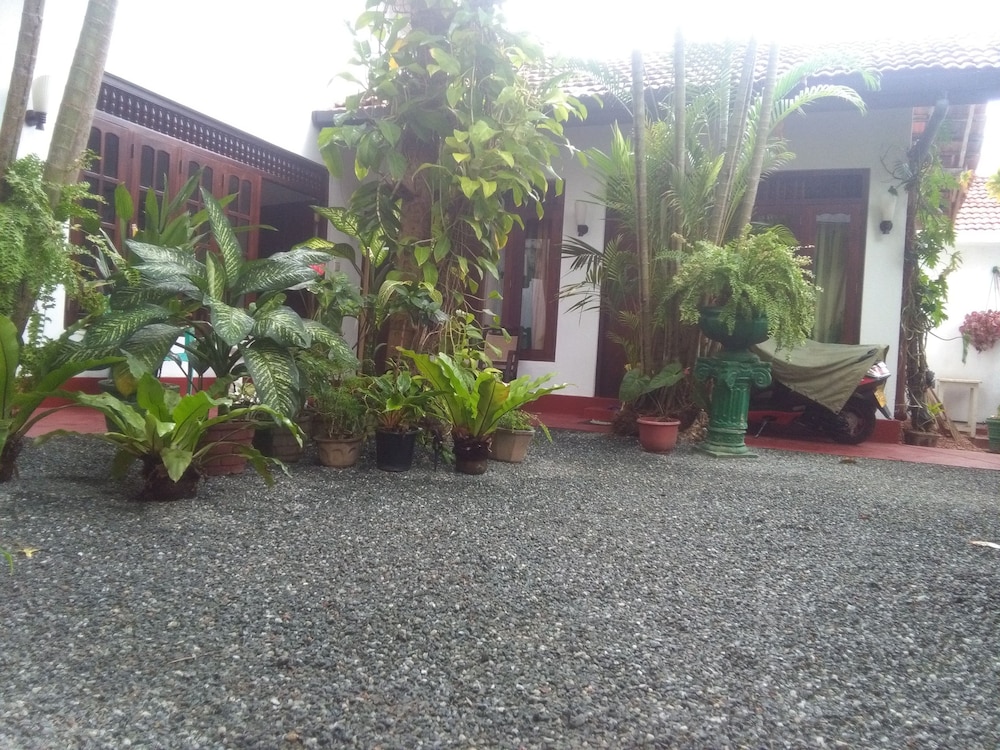 Mias Villa 10/18