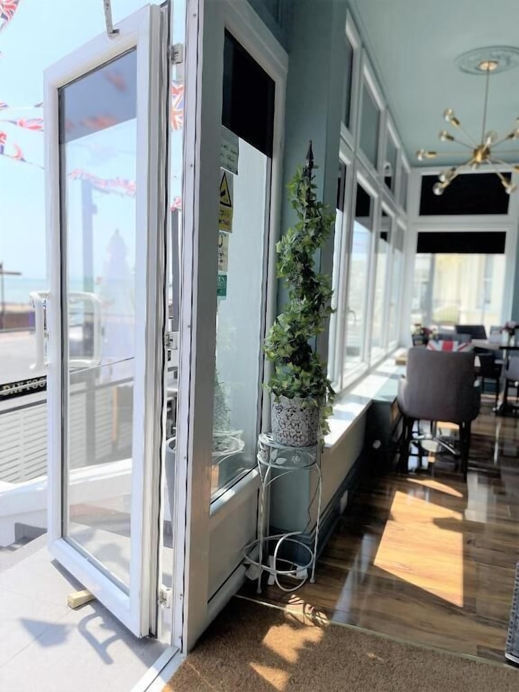 East Beach Hotel 6/54