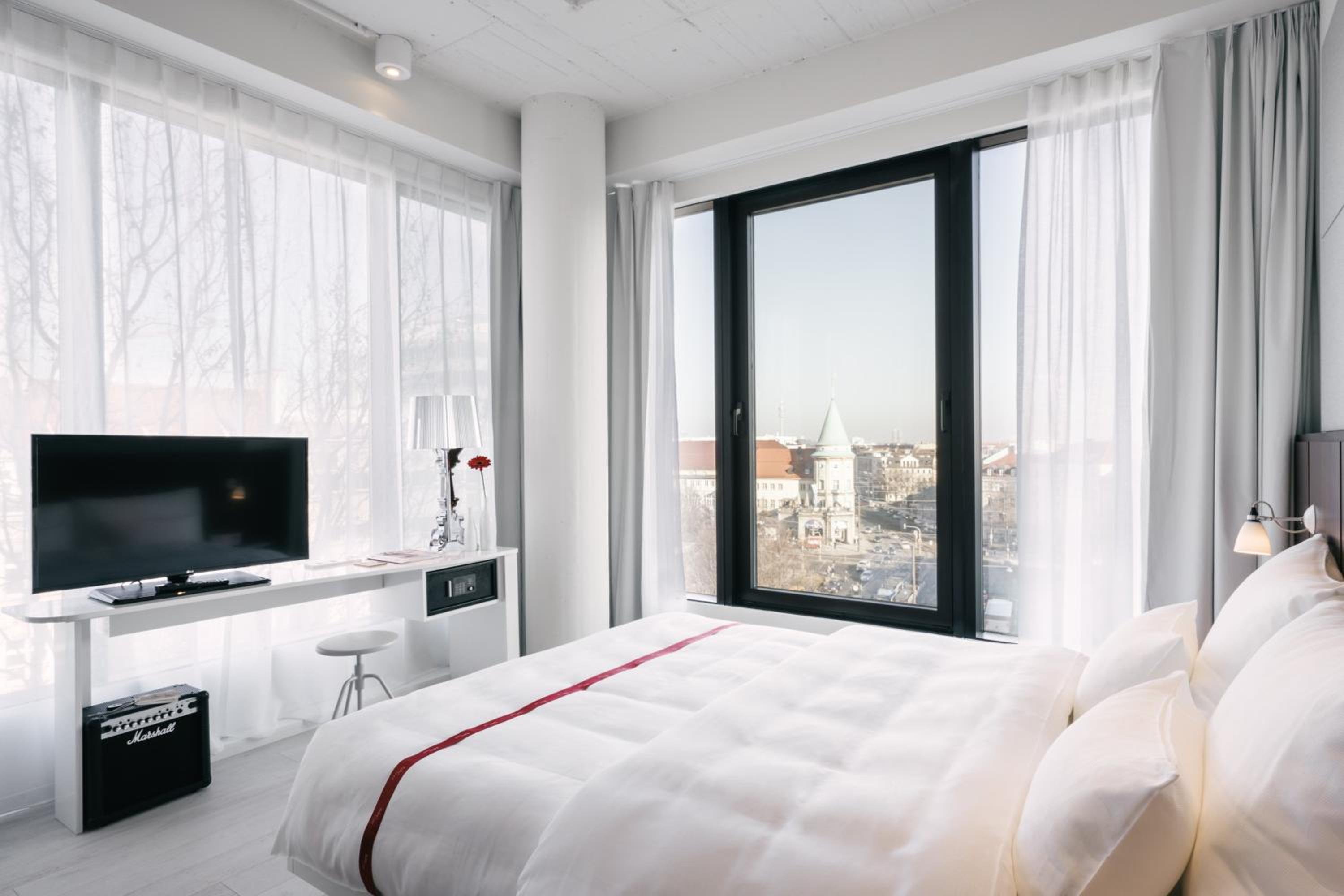 Wow, King Bed