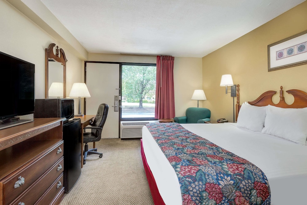 Days Inn by Wyndham Hoover Birmingham 14/56