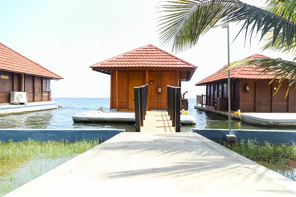 Poovar Island Resort 40/46