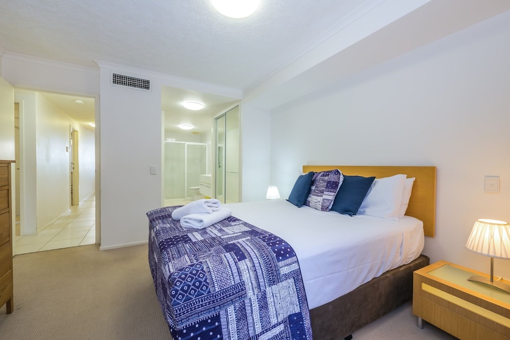 ON THE BEACH RESORT BRIBIE ISLAND 16/50